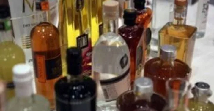 Κρήτη: Δεύτερη επιχείρηση από ΕΛ.ΑΣ- ΑΑΔΕ μέσα σε δύο μέρες στο Ηράκλειο για ποτά «μπόμπες» και «αέριο γέλιου» – Στον εισαγγελέα 62χρονος ιδιοκτήτης κάβας