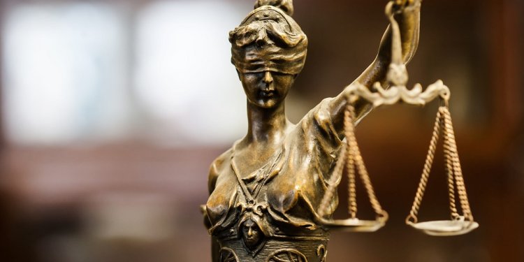 Η ΕΛΛΗΝΙΚΗ ΠΟΛΙΤΕΙΑ ΚΑΙ ΤΟ ΧΑΜΕΝΟ ΚΥΡΟΣ ΤΗΣ ΔΙΚΑΙΟΣΥΝΗΣ