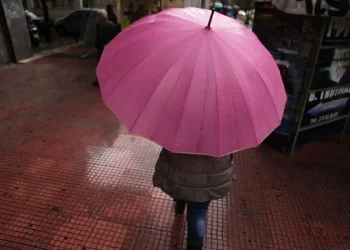 Καιρός : Πρόσκαιρη φθινοπωρινή διακοπή Πέμπτη και Παρασκευή – Νέα άνοδος θερμοκρασίας από Κυριακή