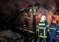 Υπό μερικό έλεγχο η πυρκαγιά σε χώρο εργοστασίου στο Βαθύ Χαλκίδας