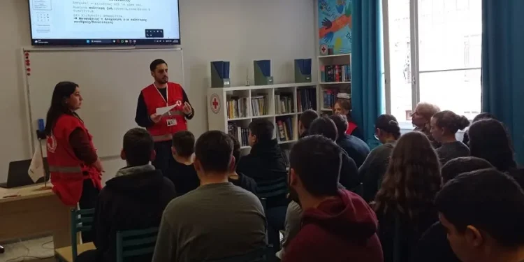 Ελληνικός Ερυθρός Σταυρός: Συμβουλές για ομαλή επιστροφή των παιδιών στο σχολείο