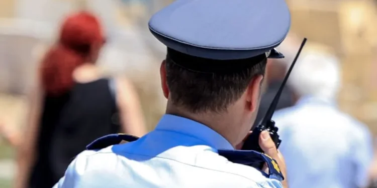 Σε εξέλιξη έλεγχος της ΕΛ.ΑΣ για ύποπτο αντικείμενο έξω από υποκατάστημα τράπεζας επί της Φιλελλήνων