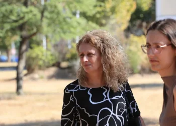 Δίκη Τέμπη: «Μέσα σε ένα βράδυ όλα χάθηκαν» κατέθεσε η σύζυγος του μηχανοδηγού