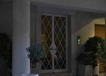 Θάνατος Μαζωνάκη: «Γινόταν πλασμαφαίρεση ταυτόχρονα και στο διπλανό δωμάτιο», κατέθεσε η νοσηλεύτρια