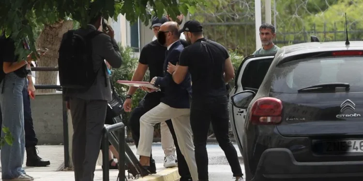 Θάνατος Μαζωνάκη: “Όλα έγιναν νόμιμα” φέρεται να ισχυρίστηκε στη μαραθώνια απολογία της η γιατρός – Ενώπιον του ανακριτή ο δεύτερος κατηγορούμενος