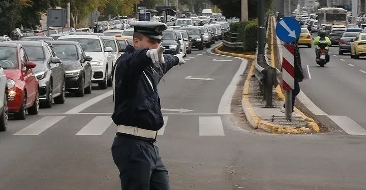 Επί ποδός η Τροχαία λόγω προβλημάτων στα φανάρια στο κέντρο της Αθήνας
