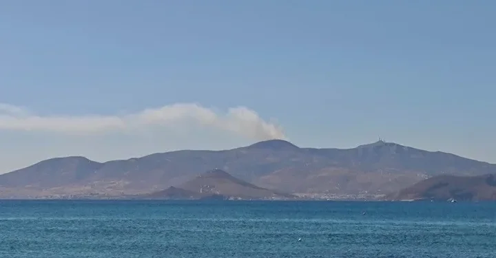 Πυρκαγιά στην Πάρο: Ενισχύθηκαν οι δυνάμεις πυρόσβεσης – FANTOMAS.GR
