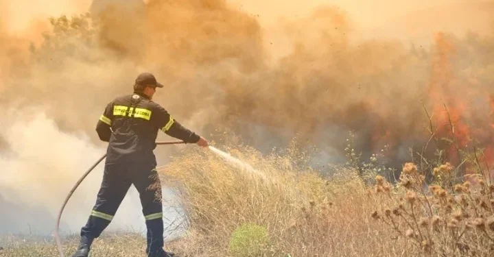 Σε ύφεση η φωτιά στην περιοχή Αγριλιά Μεσολογγίου
