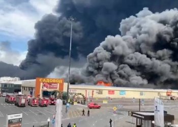 Σαουδική Αραβία: Οι Χούθι κτύπησαν το αεροδρόμιο του Ριάντ – Στις φλόγες δεξαμενές της Aramco