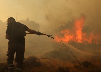Υπό πλήρη έλεγχο η φωτιά στη θέση Λάκκα Κάτσαρη στον Ασπρόπυργο