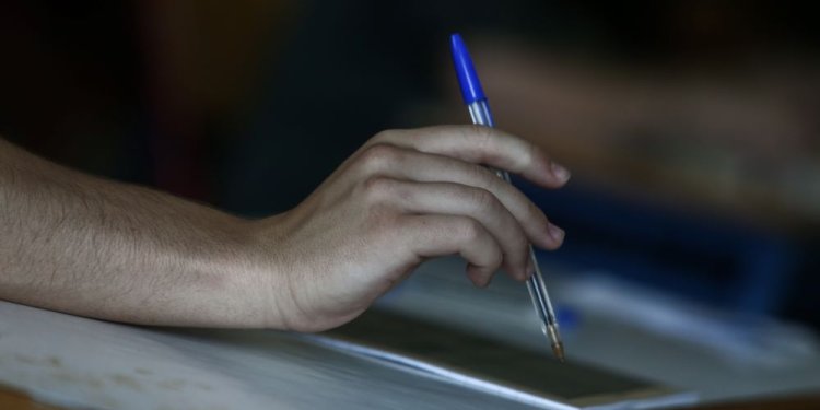 PISA 2025: Βελτίωση στα μαθηματικά, αλλά 1 στους 2 μαθητές χωρίς βασικές γνώσεις